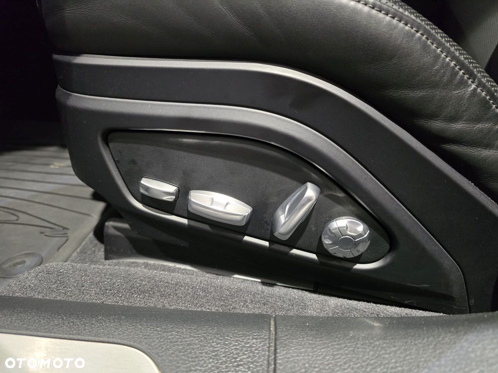 Porsche Panamera - 16