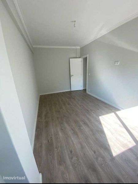 Apartamento T2 Arrendamento - Amadora - Grande imagem: 3/8