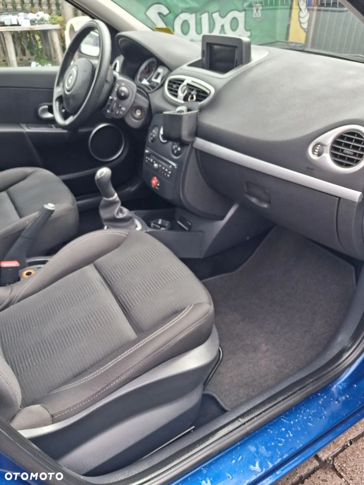 Renault Clio - 15