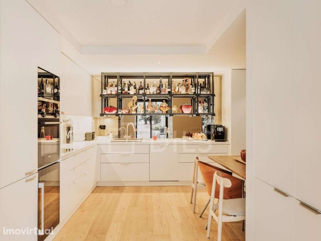 Apartamento T2+1 com terraço e estacionamento, junto à Gulbenkian - Grande imagem: 4/20