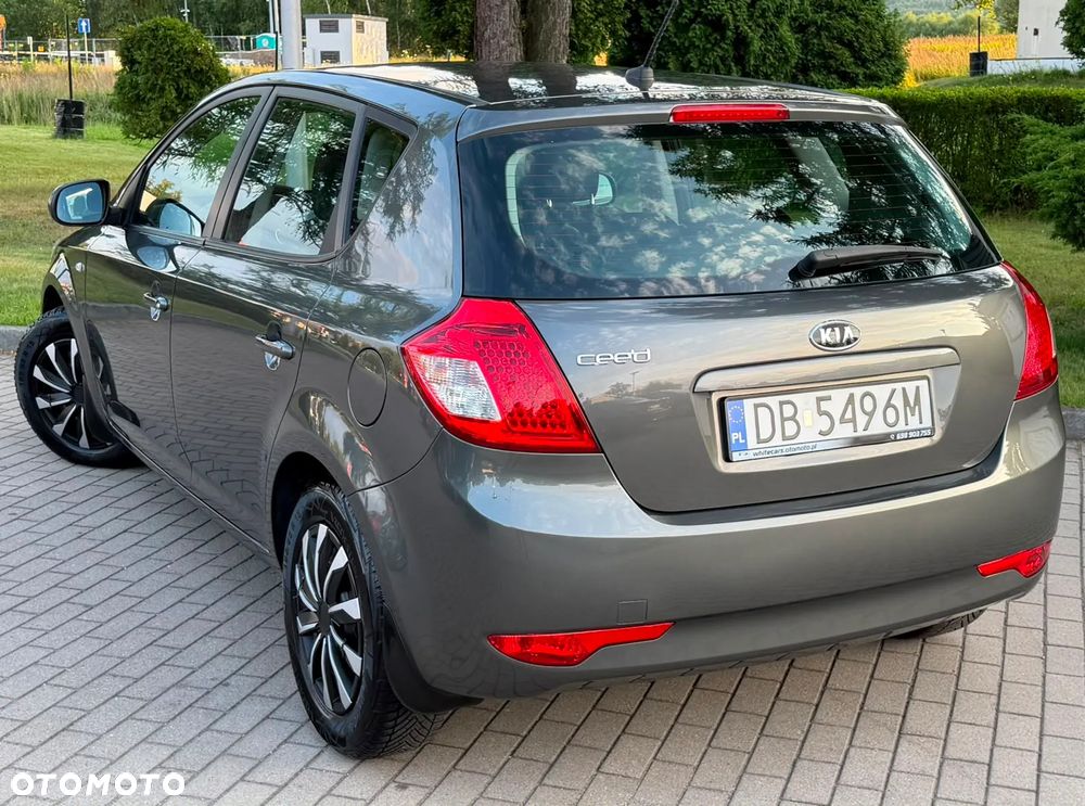 Kia Ceed 1.4 CVVT Dream-Team Edition - 30
