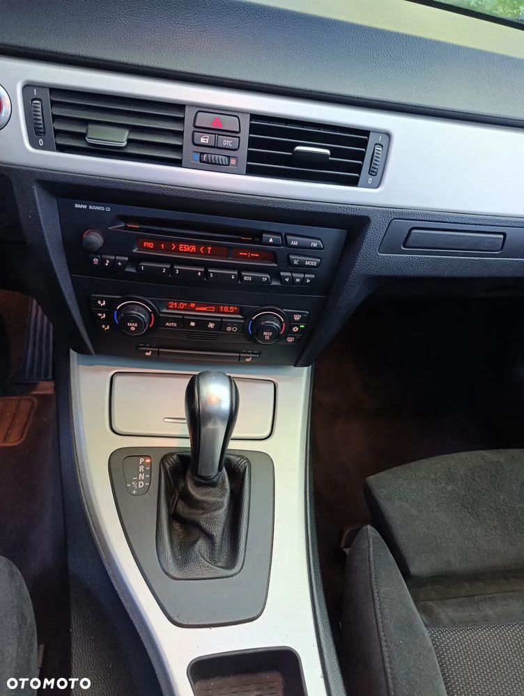BMW Seria 3 330i - 22