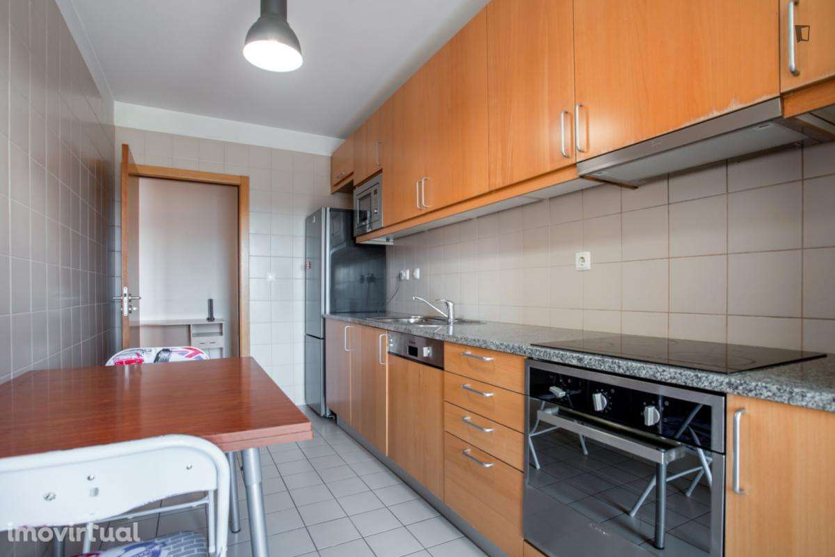 Quarto - localizado em Pedrouços Porto - Grande imagem: 3/9