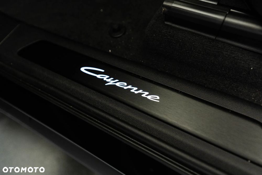 Porsche Cayenne E-Hybrid PHEV Black Edition - 32