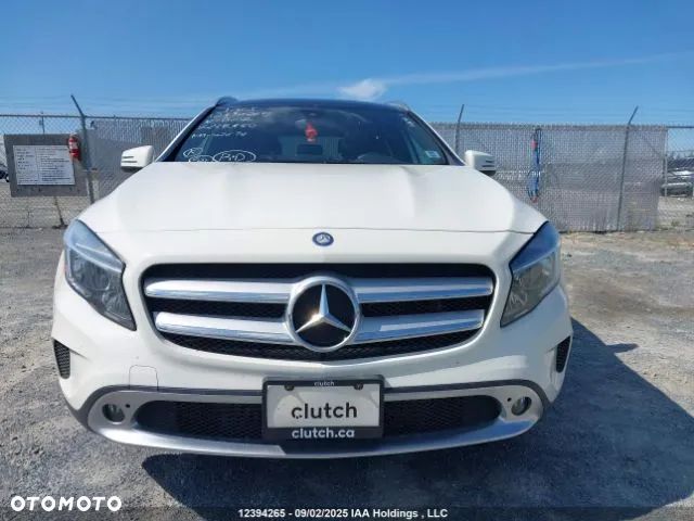 Mercedes-Benz GLA 250 4Matic 7G-DCT - 12