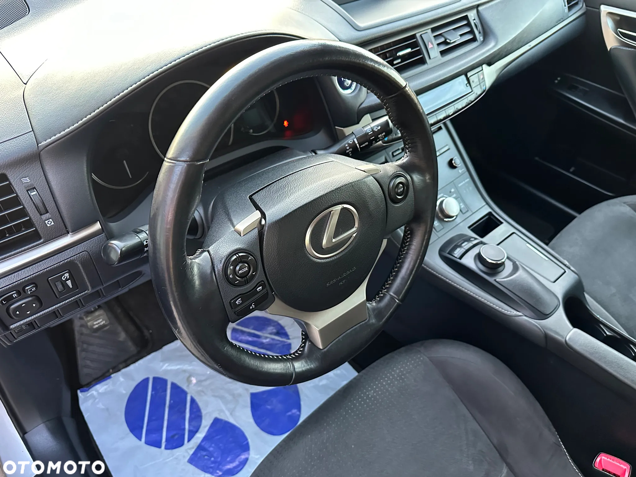 Lexus CT 200h - 25