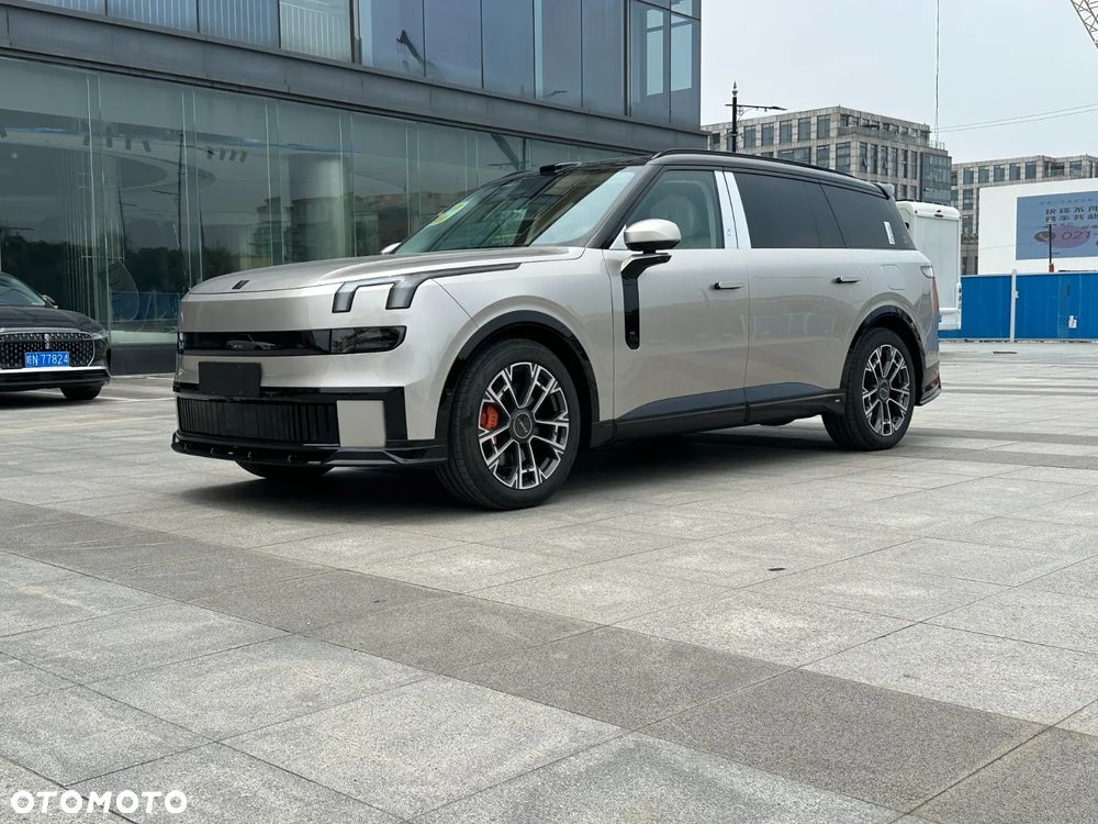Lynk & Co 900 - 11