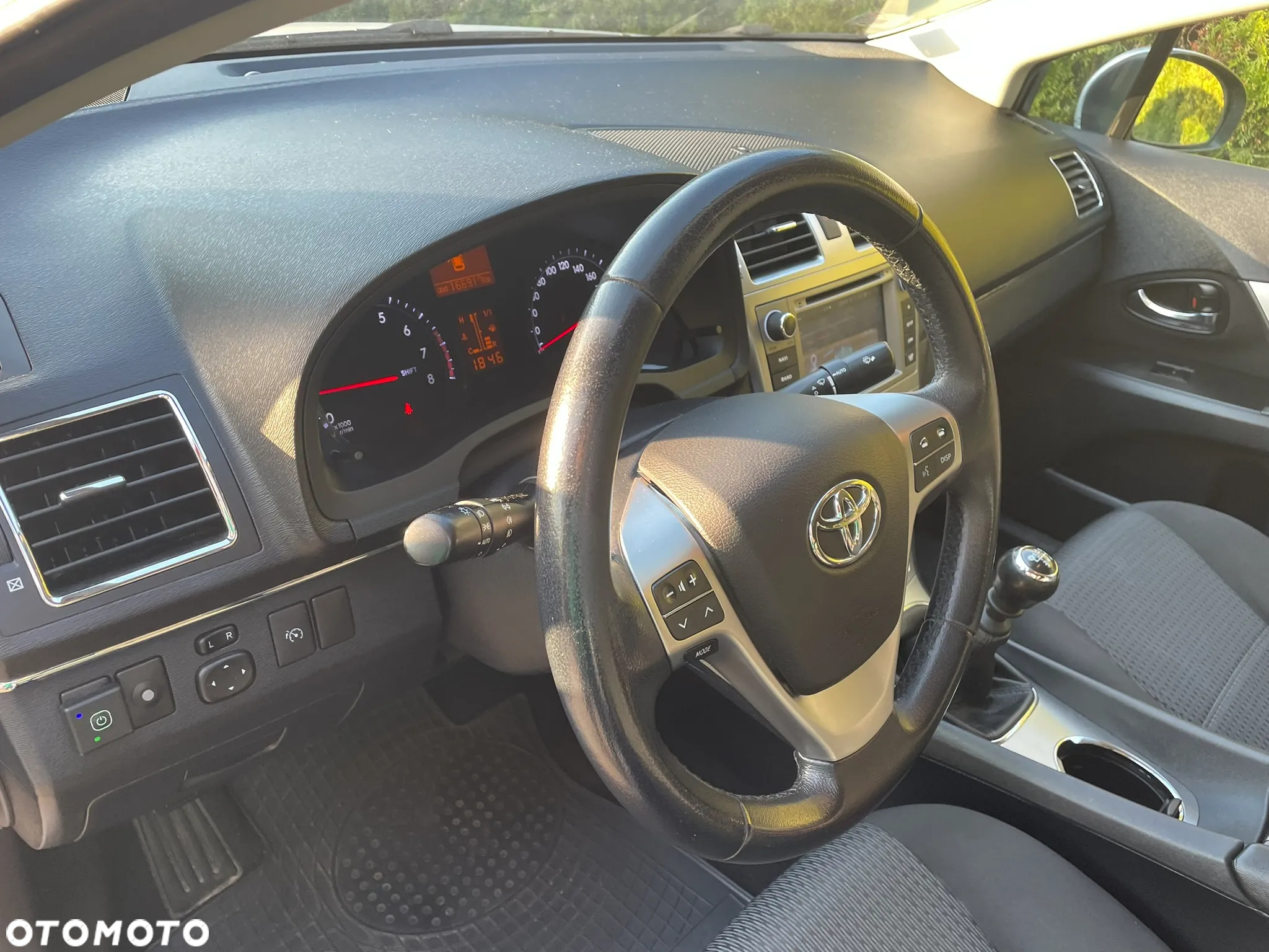 Toyota Avensis 1.8 Premium - 10