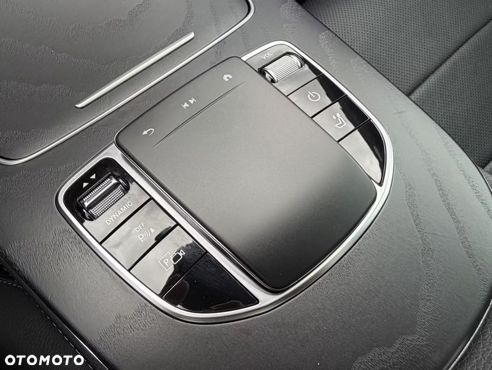 Mercedes-Benz Klasa E 300 de 4-Matic AMG - 21