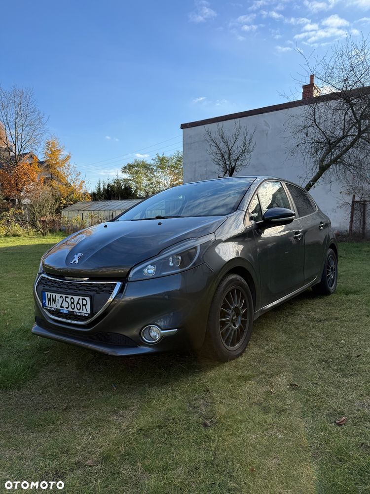 Peugeot 208 - 1