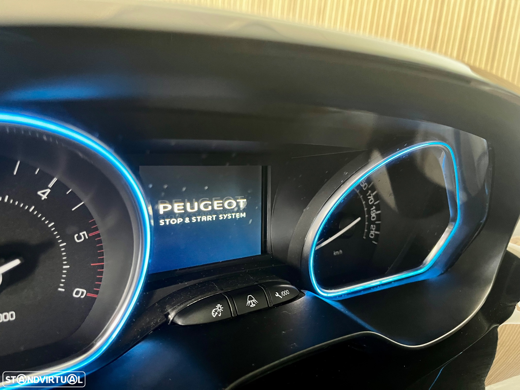 Peugeot 2008 1.5 BlueHDi Allure - 17