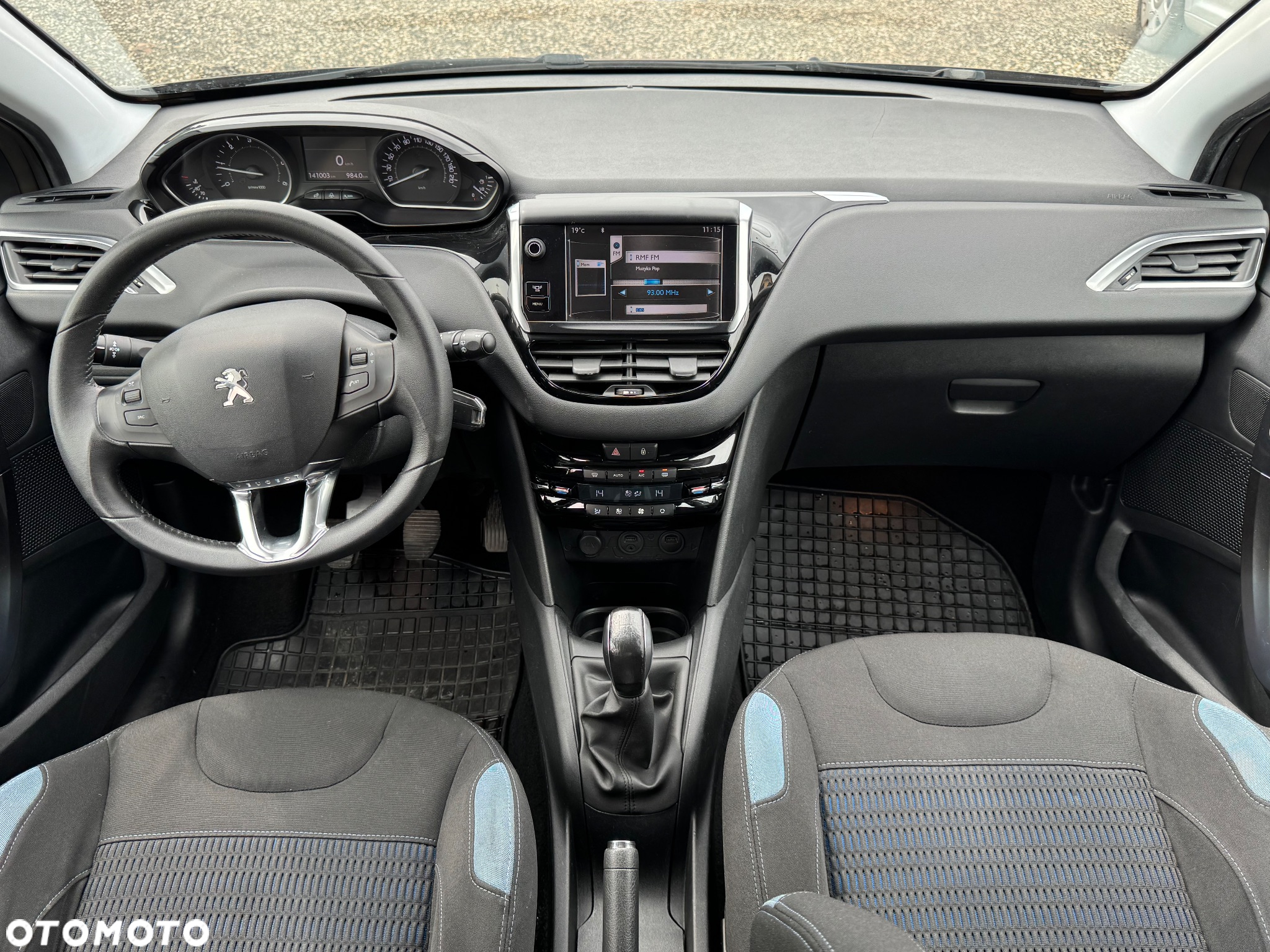 Peugeot 208 - 17