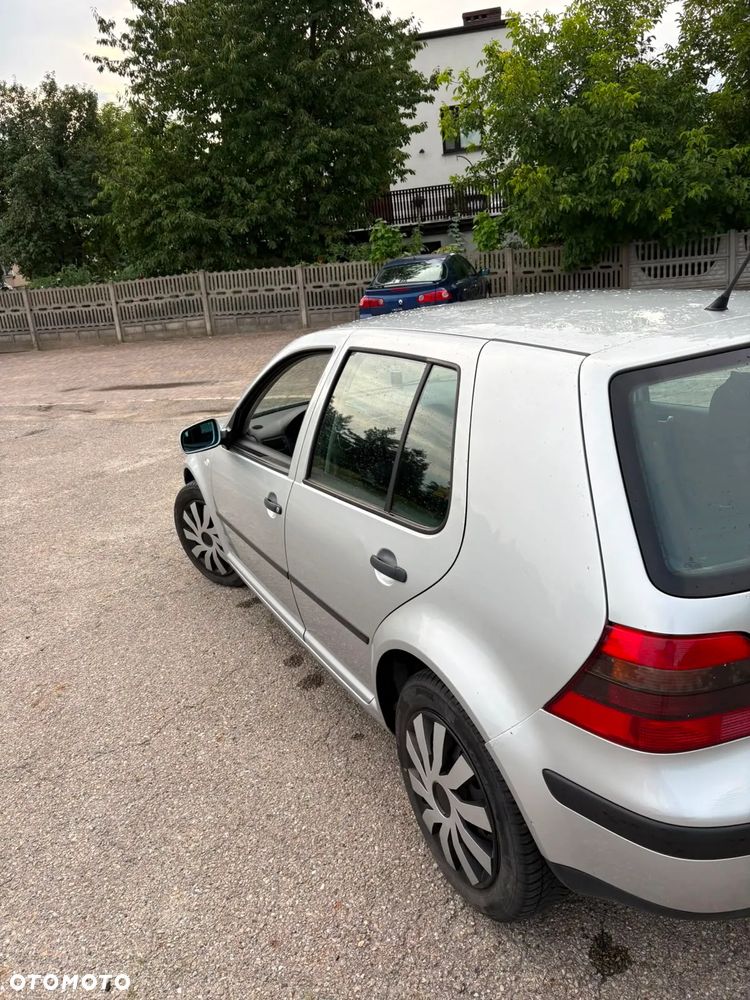 Volkswagen Golf 1.6 Comfortline - 3