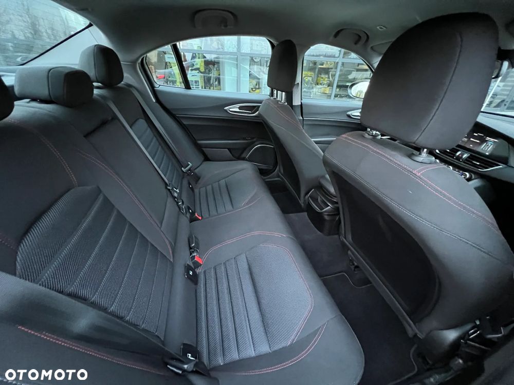Alfa Romeo Giulia 2.0 Turbo Business - 23