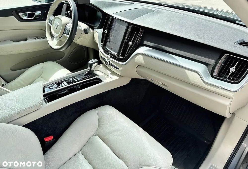 Volvo XC 60 T5 AWD Momentum - 8