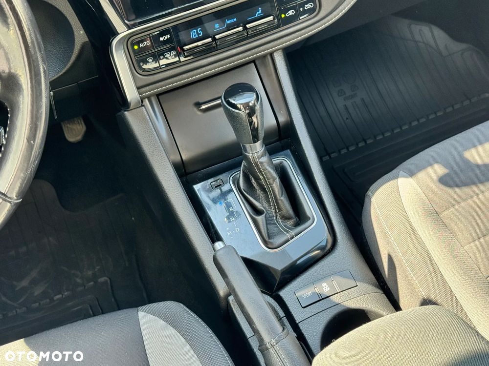 Toyota Auris 1.6 Premium MS - 34