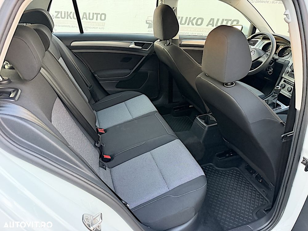Volkswagen Golf 1.6 TDI DPF Trendline - 7