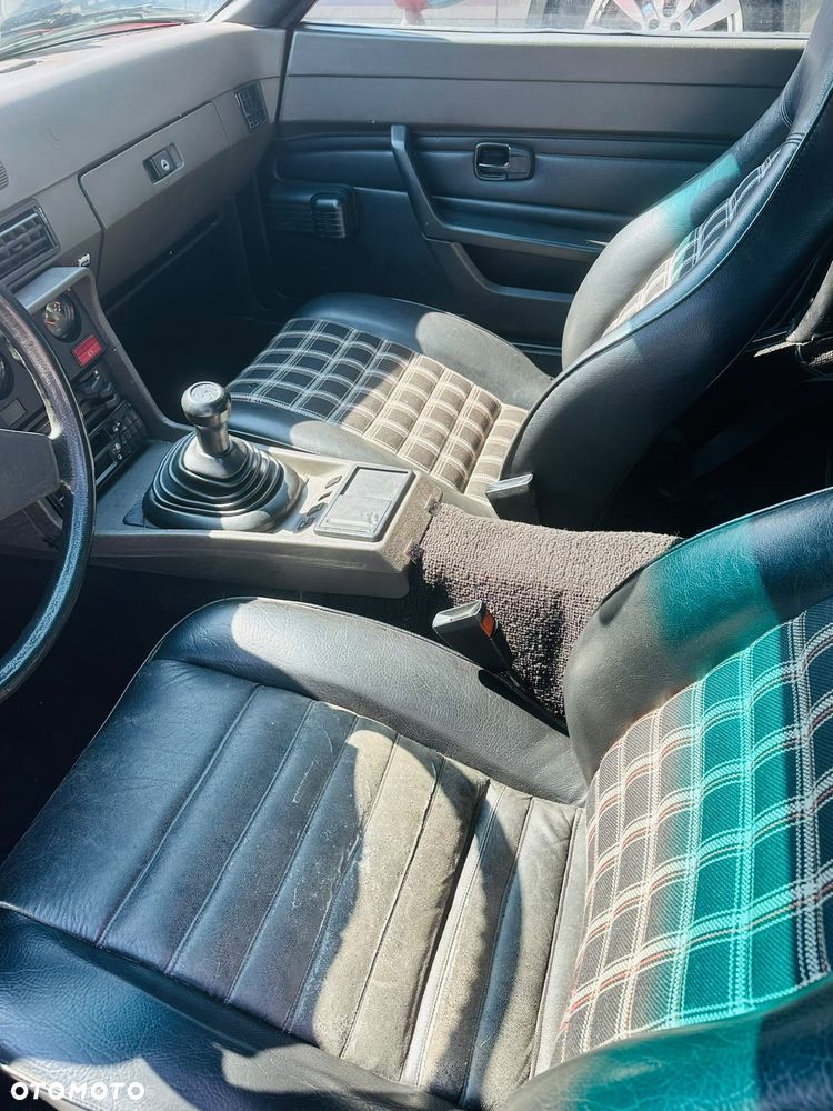 Porsche 924 - 8