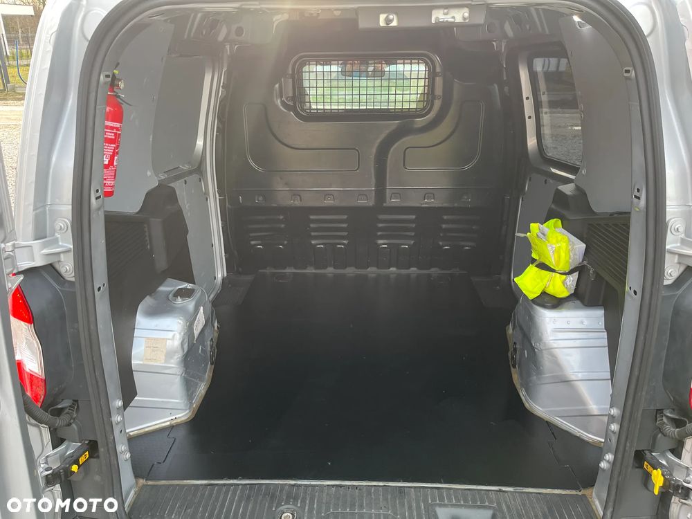 Ford transit courier - 29