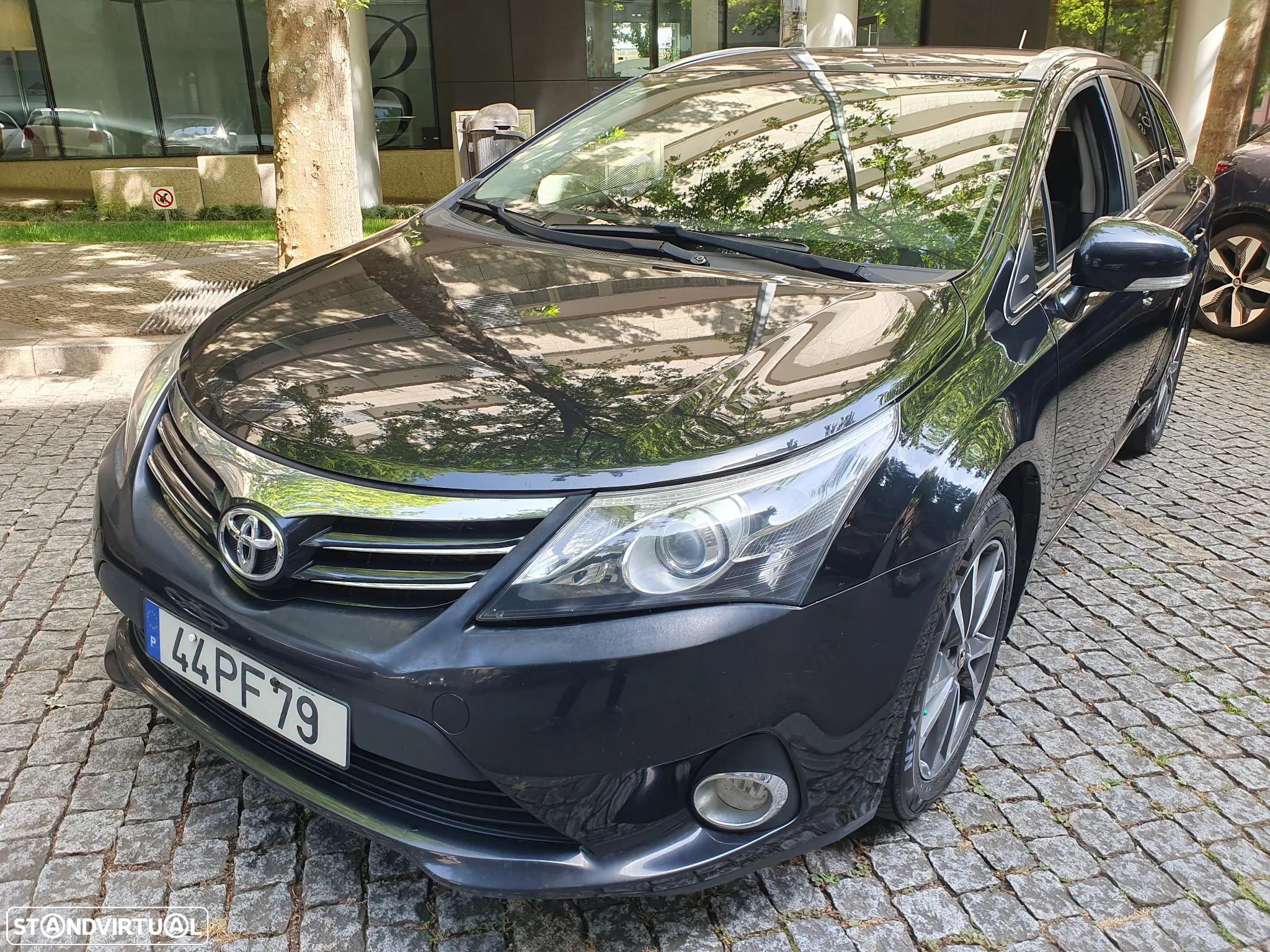 Toyota Avensis SW 2.0 D-4D Exclusive - 1