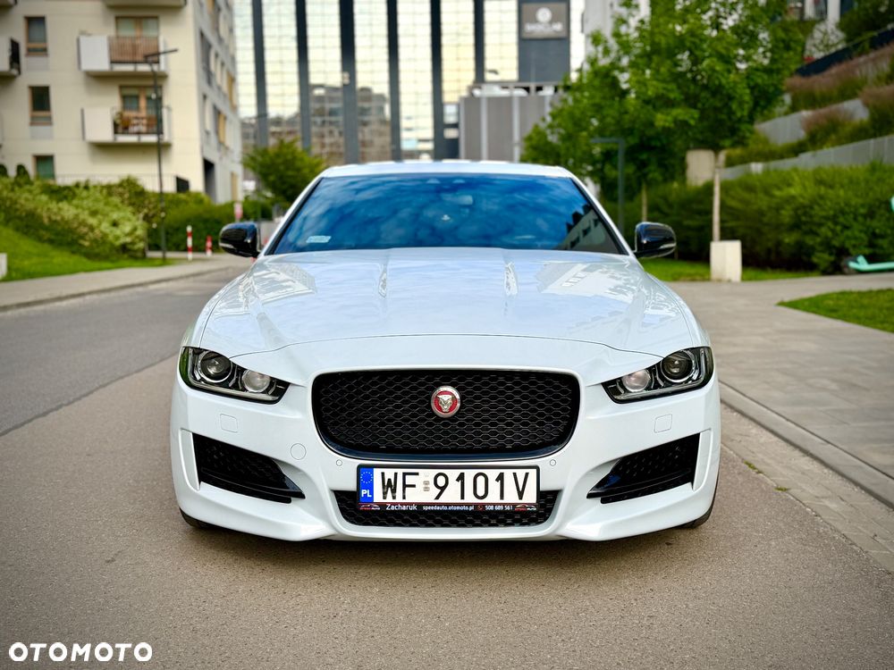 Jaguar XE 2.0 D R-Sport - 9