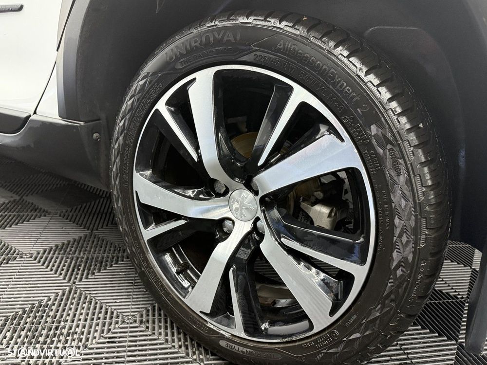 Peugeot 2008 1.2 PureTech GT Line - 31