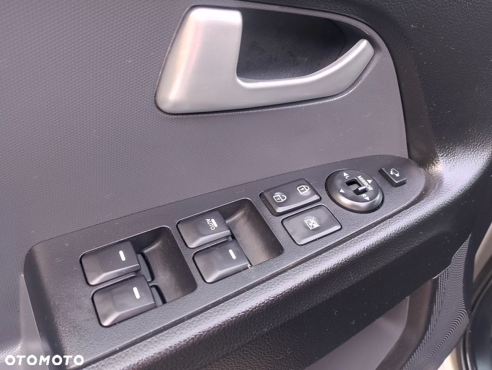 Kia Sportage 2.0 M 2WD - 25