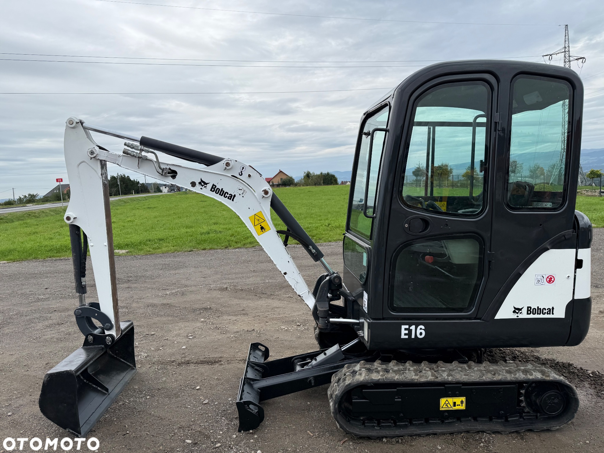 Bobcat E16 - 12