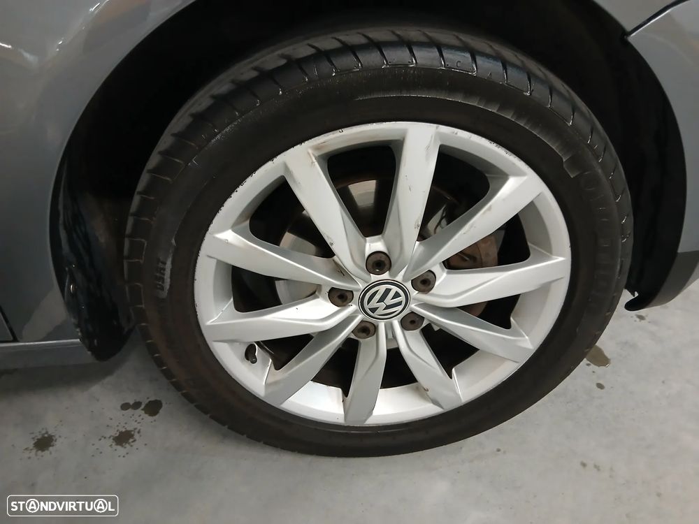 VW Touran 1.9 TDi Highline 7L - 21