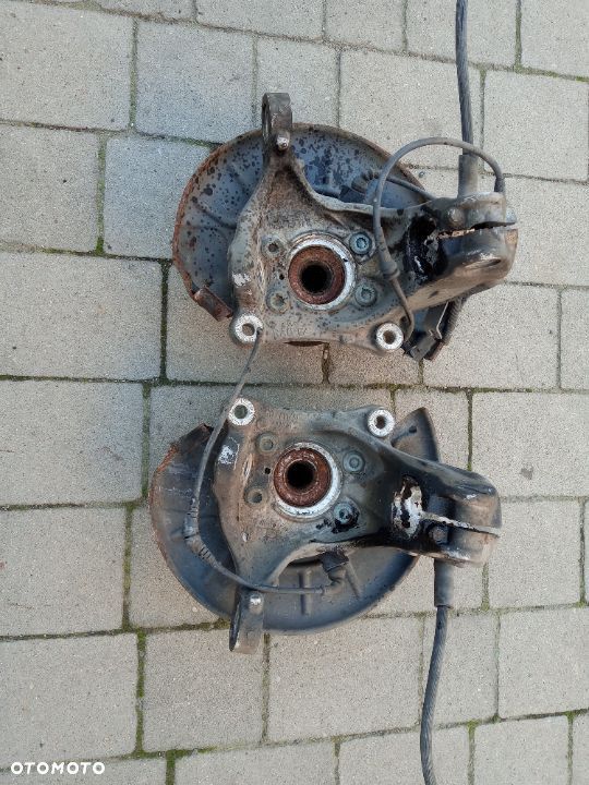 VW passat B6 2.0 zwrotnica piasta przód lewa prawa