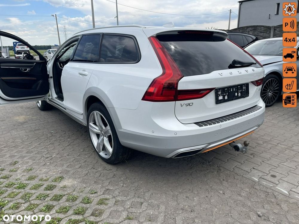 Volvo V90 Cross Country D5 AWD Ocean Race - 1