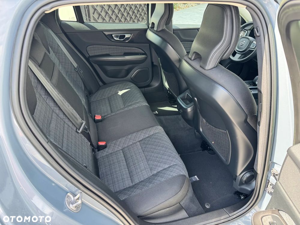 Volvo V60 B3 B DKG Essential - 11