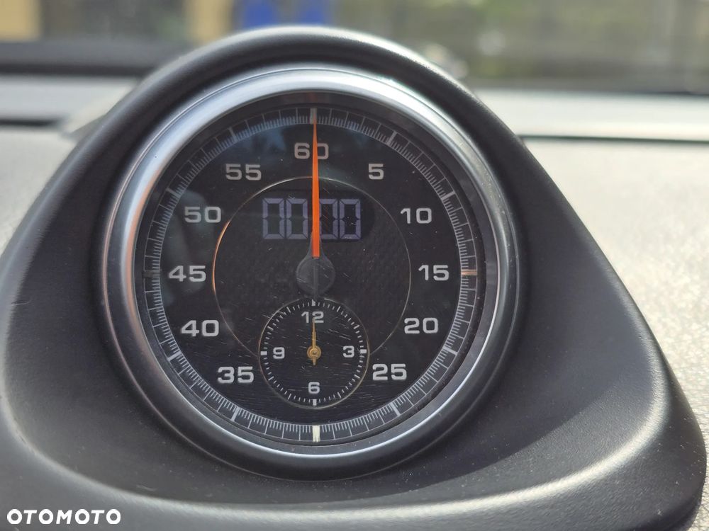 Porsche 911 Carrera - 20