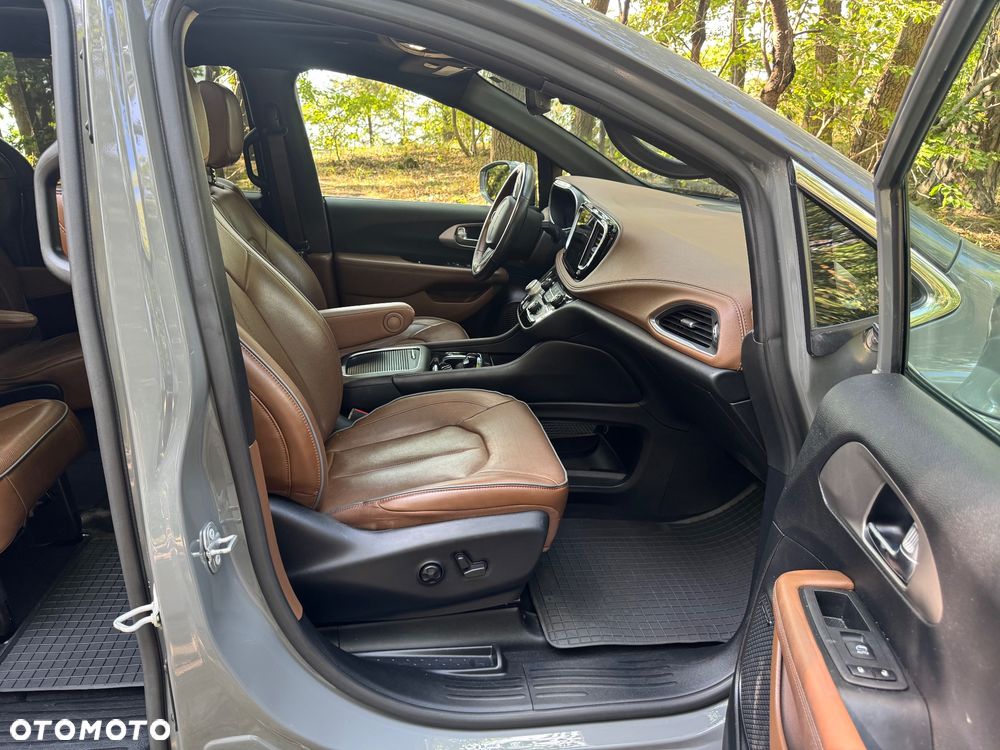 Chrysler Pacifica - 31