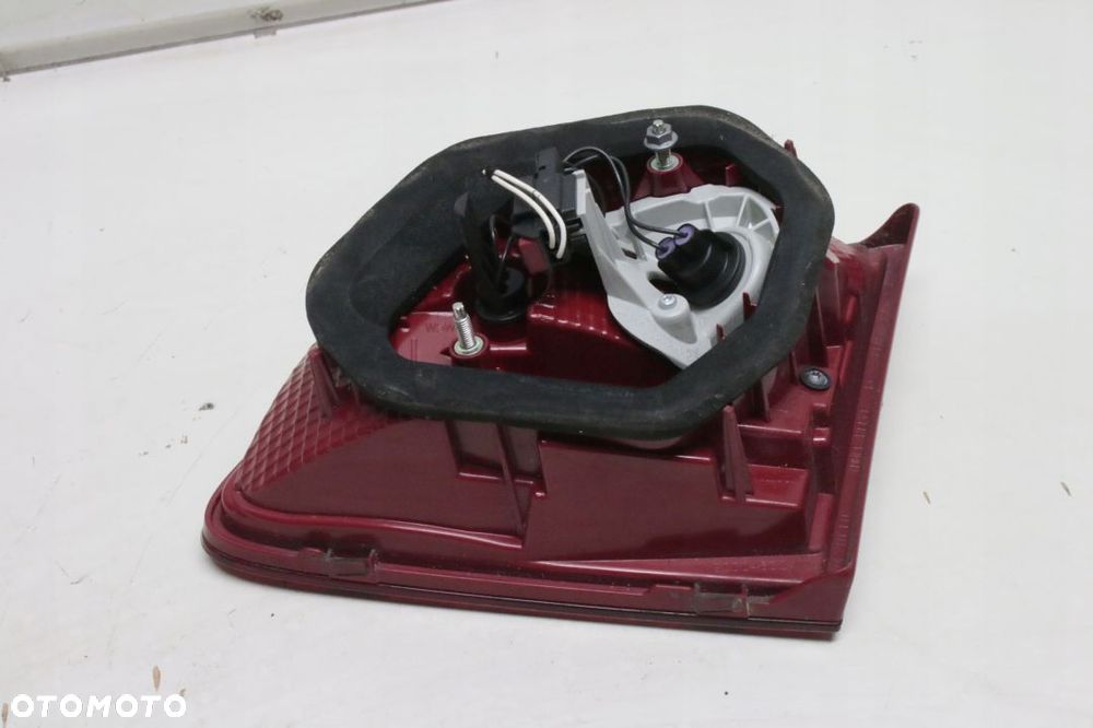 lampa klapy VW Passat B7 sedan - 10