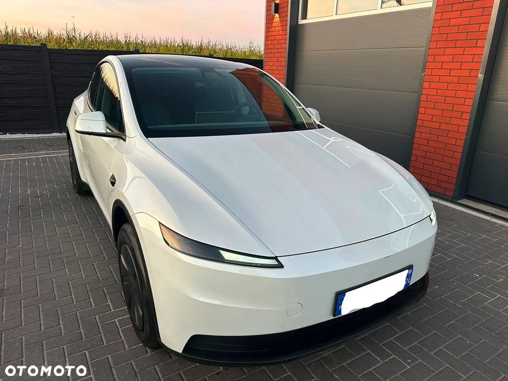 Tesla Model Y Standard - 2