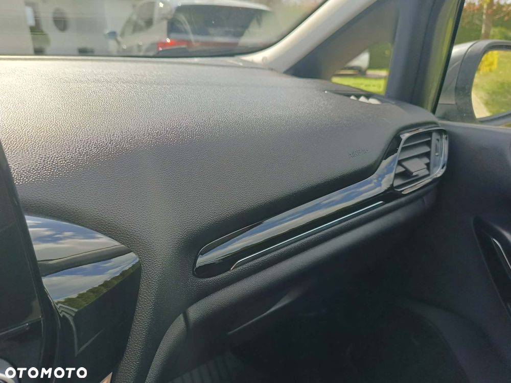 Ford Fiesta 1.1 S&S TITANIUM - 34