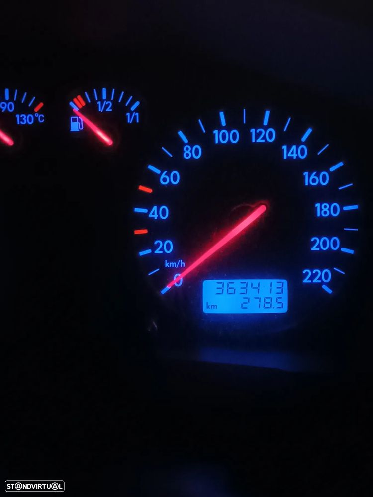 VW Passat Variant - 5