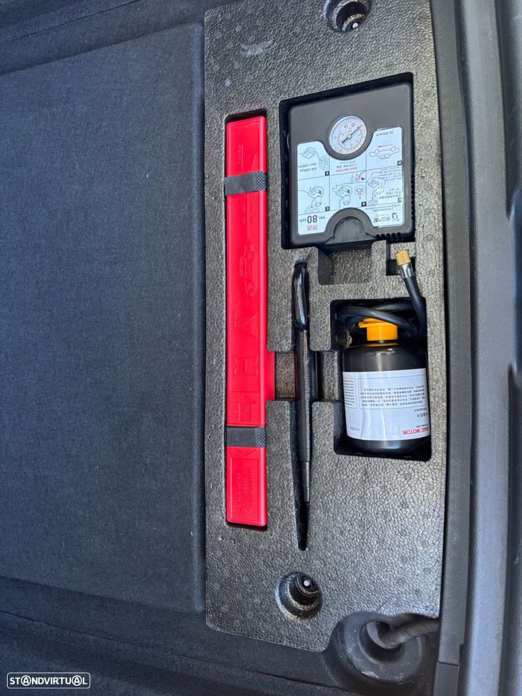 MG MG4 64 kWh Luxury - 37