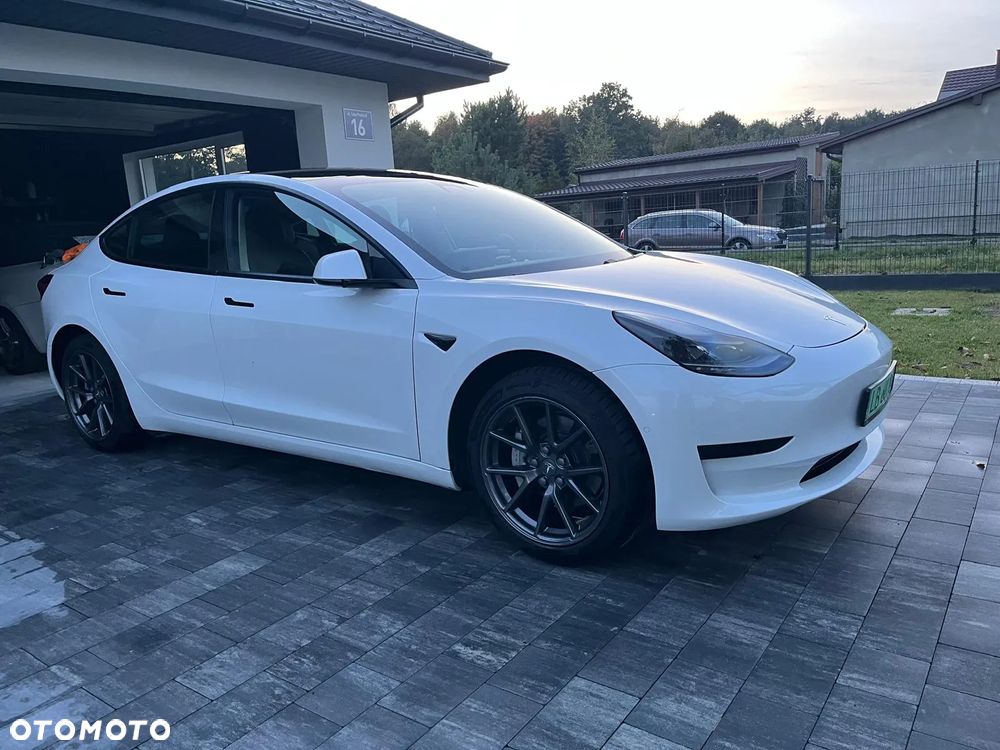 Tesla Model 3 Standard Reichweite Plus Hinterradantrieb - 5