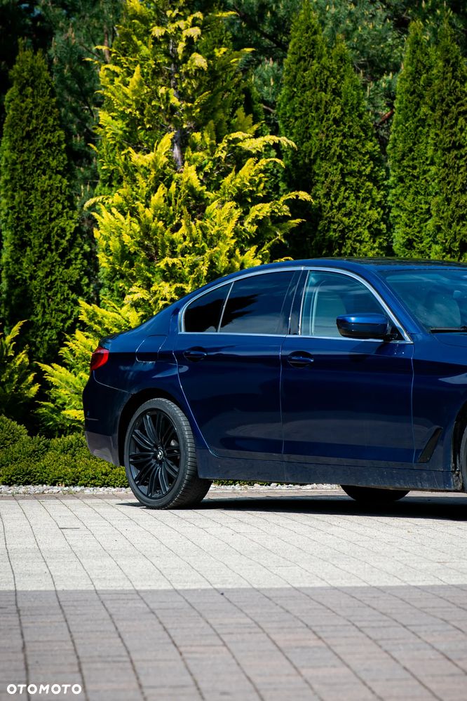 BMW Seria 5 530d xDrive Sport Line - 3