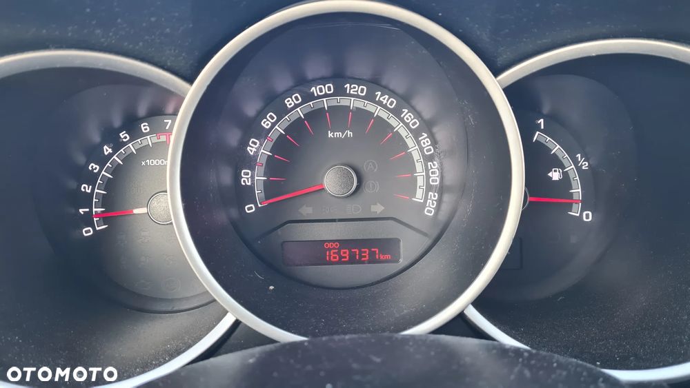Kia Venga - 12