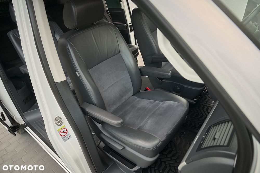 Volkswagen Multivan - 32