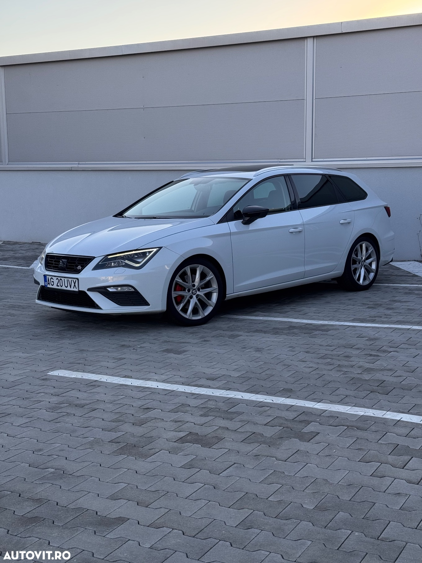 Seat Leon ST 2.0 TDI DPF DSG FR - 10