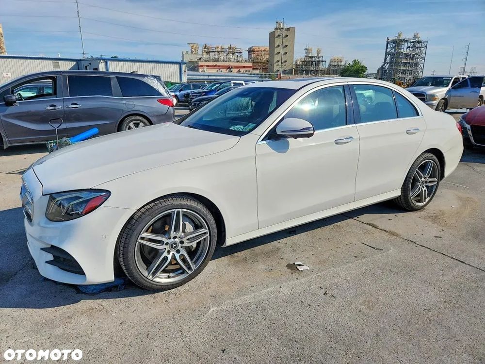 Mercedes-Benz Klasa E 300 9G-TRONIC AMG Line - 2