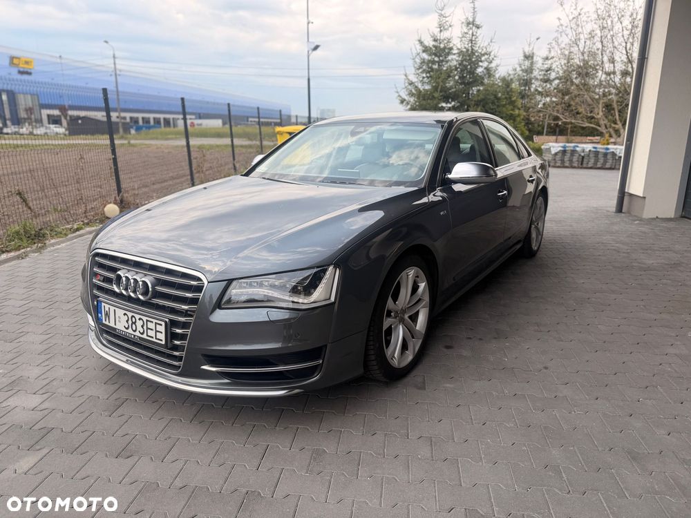 Audi S8 - 2