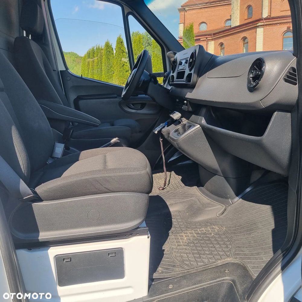 Mercedes-Benz Sprinter - 15