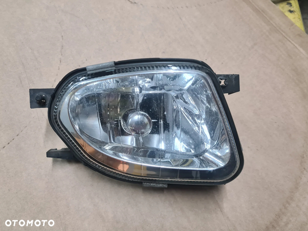 HALOGEN PRAWY MERCEDES W211 A2118200656