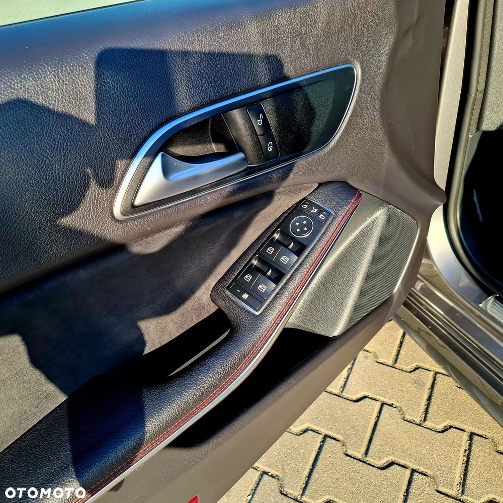 Mercedes-Benz CLA 200 AMG Line - 13