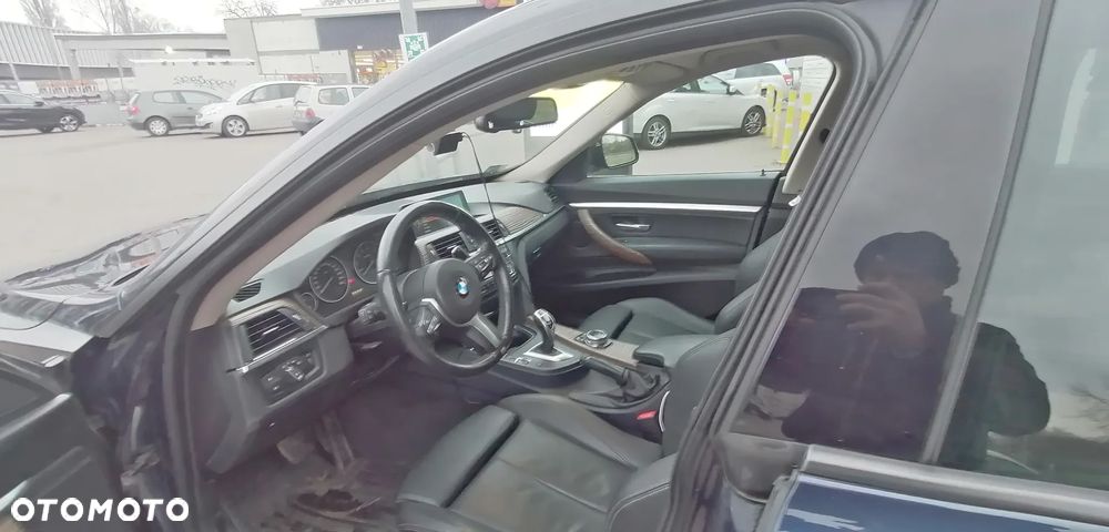 BMW Seria 3 335i xDrive Modern Line - 9
